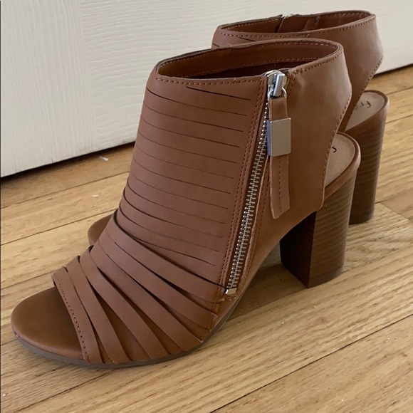 Open toe booties - Picture 1 of 5